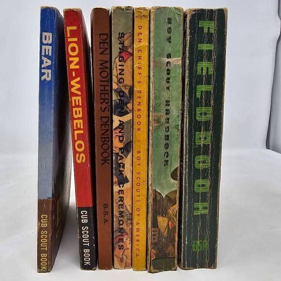LOT OF 7 BOY CUB SCOUT BOOKS 60'S BEAR LION DEN CHIEF MOTHER HAND FIELD BOOK - Picture 6 of 6